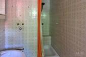 Ein Badezimmer - 