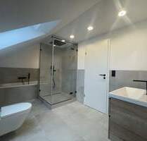 Hochwertige, energetisch sanierte, moderne 4-Zimmer-DG-Wohnung mit Balkon und 2 Stellplätzen - Herzogenaurach