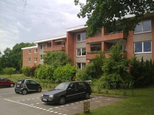 Seitenansicht Haus - 4 Zimmer Etagenwohnung in Glinde