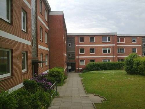 Vorderansicht Haus - Etagenwohnung mit 95,50 m&sup2; in Glinde zur Miete