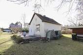 Bungalowhaus von hinten - 