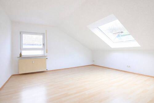 DG - Schlafzimmer - 1 Zimmer Mehrfamilienhaus, Wohnhaus zum Kaufen in Flörsbachtal