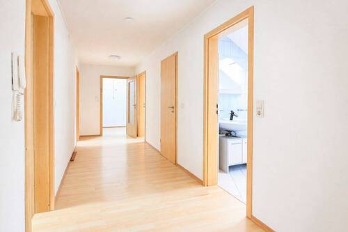 DG - Heller Flur - Mehrfamilienhaus, Wohnhaus in Flörsbachtal zum Kaufen
