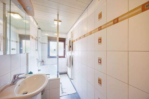 Badezimmer OG - Mehrfamilienhaus, Wohnhaus mit 194,10 m&sup2; in Remseck am Neckar zum Kaufen