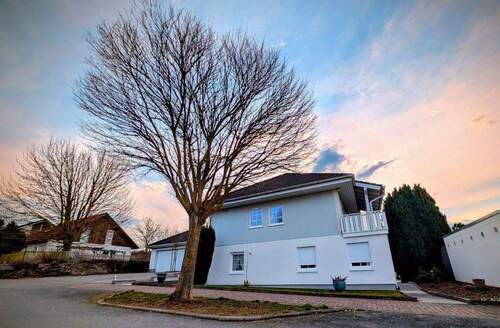 Außenansicht - 9 Zimmer Mehrfamilienhaus, Wohnhaus zum Kaufen in Volkmarsen