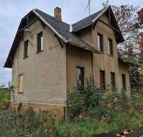 RESERVIERT! Komplett zu sanierendes freistehendes Einfamilienhaus + 5 Garagen + 3 zusätzliche Bauplätze! - Leipzig Holzhausen