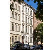 Investieren in Bestlage: 4-Zimmer-Altbauwohnung mit Stil nahe Rosa-Luxemburg-Platz, Berlin-Mitte!