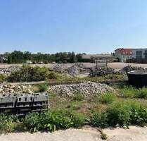 38.000 m² Grundstück mit riesigen Hallen, Wirtschafts-und Bürogebäuden sowie Freiflächen mit insgesamt 11.800 m² nutzbarervermietbarer Fläche - Nienburg (Saale)