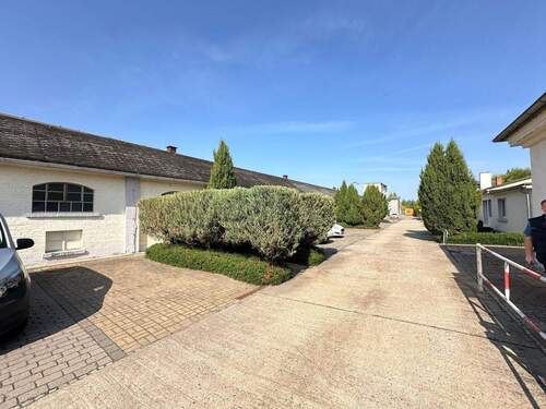 Zufahrt Gesamtgelände.jpg - 