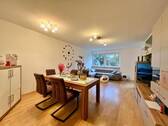 Wohnzimmer - Gepflegte Hochparterre-Wohnung in ruhiger Roßdorfer Wohnlage!