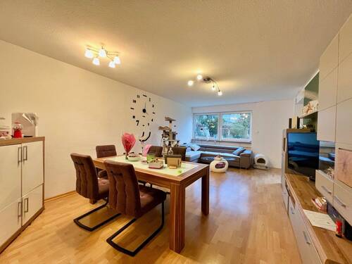 Wohnzimmer - Gepflegte Hochparterre-Wohnung in ruhiger Roßdorfer Wohnlage!