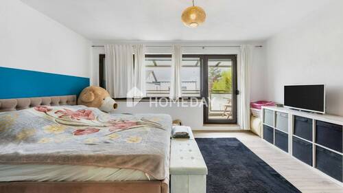 1. OG Schlafzimmer 1 - 