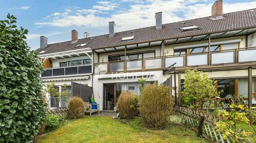 Außenansicht 2 - Charmantes Reihenmittelhaus mit 4 Zimmern, Garage und neuer EBK in Laaber