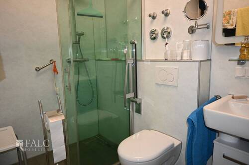Badezimmer mit Dusche - 