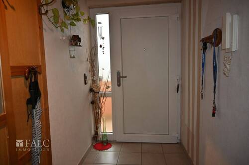 Eingangstüre-Flur - 