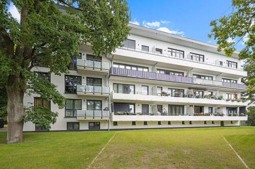 Hausansicht von hinten - 2 Zimmer Etagenwohnung zum Kaufen in Hamburg / Schnelsen