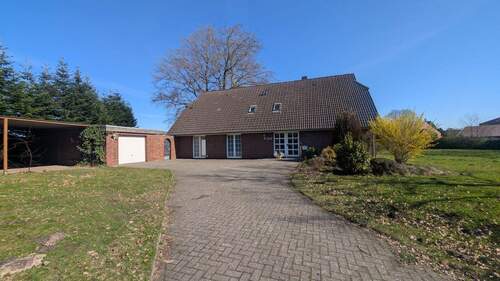 Auffahrt - 6 Zimmer Einfamilienhaus zum Kaufen in Rastede