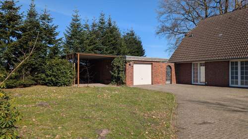 Garage / Auffahrt - 6 Zimmer Einfamilienhaus in Rastede