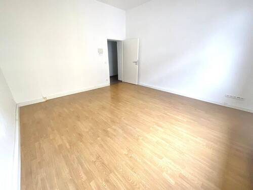 Wohnzimmer - 2 Monatsmieten frei in großer 2 Raumwohnung