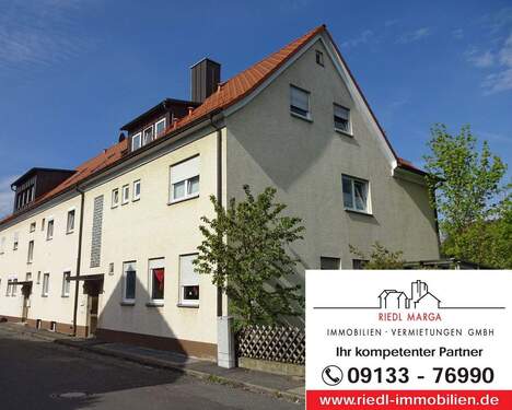 Blick zur Wohnung - Geräumige 3-Zimmer-Wohnung mit Balkon in zentraler Lage von Baiersdorf