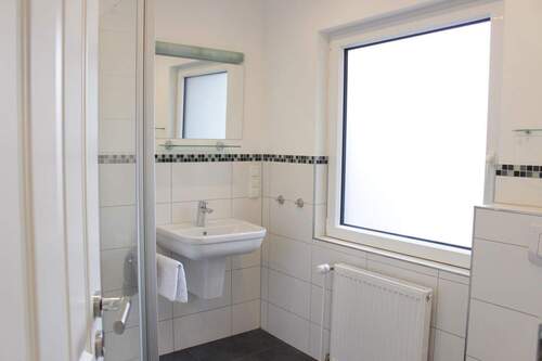 Whg EG Haus rechts Bad - 