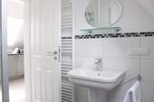 Whg OG Haus rechts Bad - 