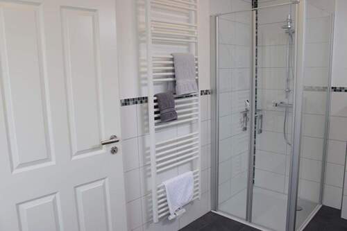Whg EG Haus links Bad - 
