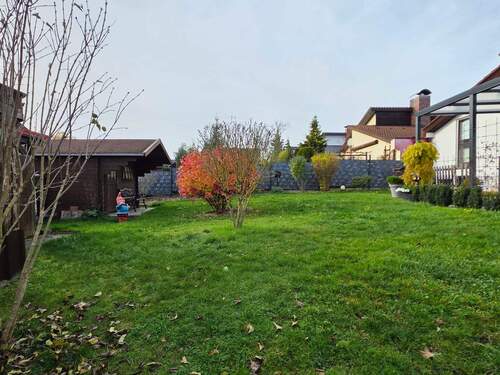 Schöner Garten - 6 Zimmer Einfamilienhaus zum Kaufen in Rödental