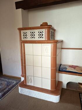 Kachelofen, beheizbar vom Heizungsraum - 