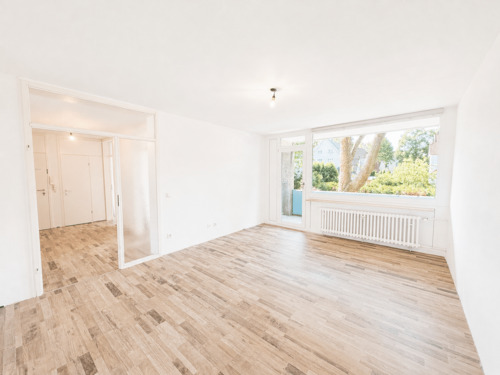 Wohnzimmer mit Zugang zum Balkon - 4 Zimmer Etagenwohnung zum Kaufen in Herne