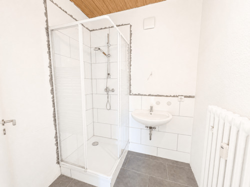 Badezimmer mit Dusche - 