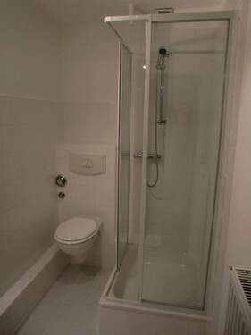 Bad mit Duschtrennwand Echtgla - 2 Zimmer Etagenwohnung in Hamburg