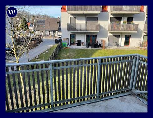 Balkon - Wohnen mit Blick ins Grüne: 3 Zimmer, Einbauküche, Tageslichtbad mit Wanne