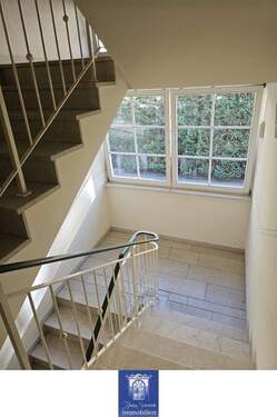 Treppenhaus - Etagenwohnung mit 69,60 m&sup2; in Radebeul zur Miete