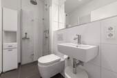 Badezimmer mit Dusche - 