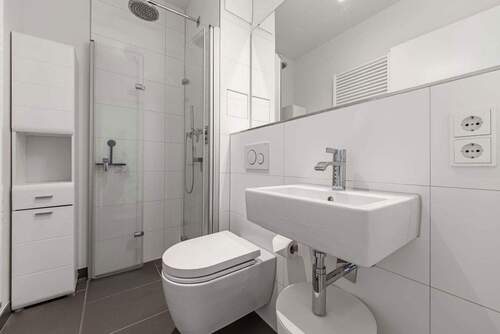 Badezimmer mit Dusche - 
