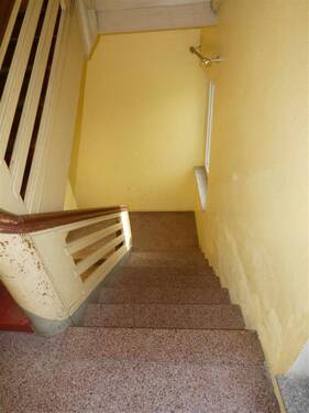 Treppenhaus - Mehrfamilienhaus, Wohnhaus mit 285,00 m&sup2; in Münchenbernsdorf zum Kaufen