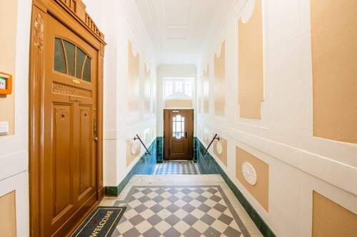 Treppenhaus - 2 Zimmer Etagenwohnung in Berlin