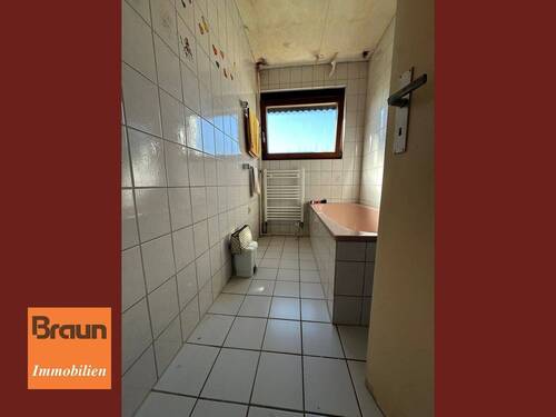 2-3-Fam.-Wohnhaus, VS-S, Bad EG - 