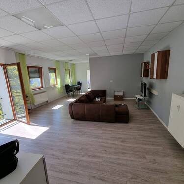 Wohnbereich - schöne 3 Zimmer-­Wohnung mit KFZ­ Stellplatz in ruhiger Lage