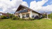 Außenansicht 2 - Doppelter Terrassenkomfort trifft Kaminatmosphäre - Familienhaus mit 6 Zimmern in Bad Liebenzell