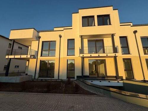 Hausansich Süden - Gehobene 4 Zimmer Wohnung mit erstklassiger Ausstattung und großzügigem Balkon !