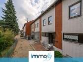 Hausansicht.jpg - Ihr neues Zuhause mit Potenzial - Reihenmittelhaus in familienfreundlicher Lage