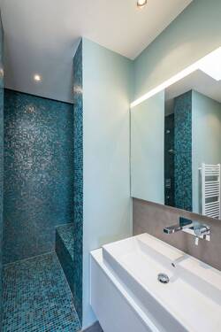 Bad mit Dusche - 