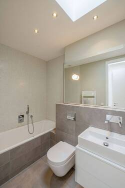 Bad mit Wanne - 