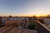 Dachterrasse bei Sonnenuntergang - 