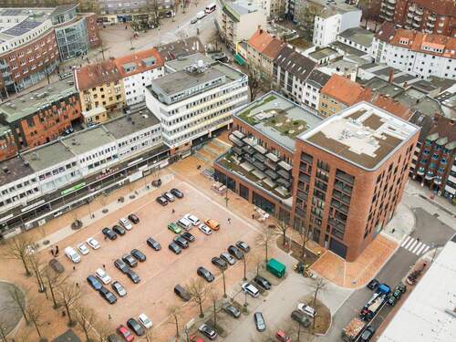Luftbild - Markt-/Parkplatz - Mehrfamilienhaus, Wohnhaus zum Kaufen in Hamburg