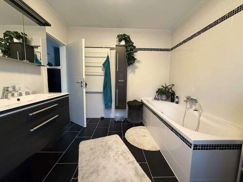 Badezimmer - 6 Zimmer Einfamilienhaus in Berlin