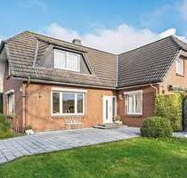 Viel Platz für die Familie: Großes Einfamilienhaus mit Garten in Eckernförde-Borby