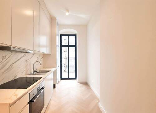 Küche mit Balkonzugang - (KI generiert) - 